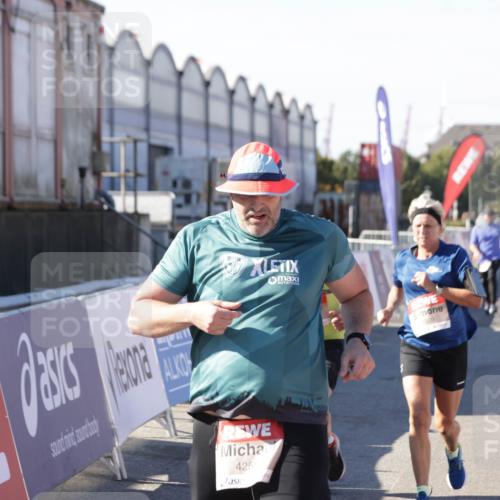 03.10.2025 - Köhlbrandbrückenlauf Jannik Wohlers http://msf.ph/oto/9070586 03.10.2025 13:14:35 Ziel 4259, 4400, 4424, 4426, 4509, 4684, 4692, 4788, 5132, 5249, 5782, 5805, 5902, 5903, 6316, 6448, 6849 meine-sportfotos.de
