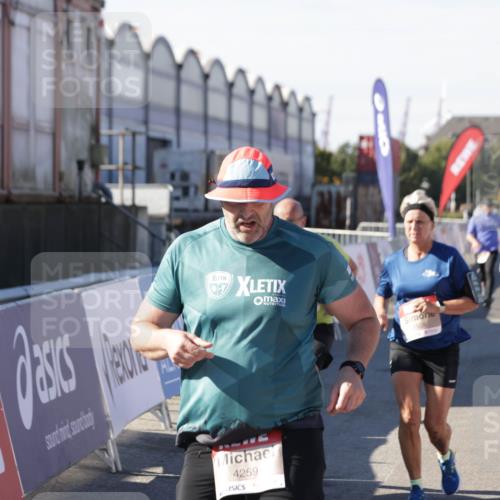 03.10.2025 - Köhlbrandbrückenlauf Jannik Wohlers http://msf.ph/oto/9070589 03.10.2025 13:14:35 Ziel 4259, 4400, 4424, 4426, 4509, 4684, 4692, 4788, 5132, 5249, 5782, 5805, 5902, 5903, 6316, 6448, 6849 meine-sportfotos.de