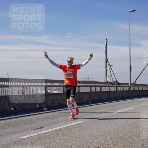 03.10.2025 - Köhlbrandbrückenlauf Michael Burmester http://msf.ph/oto/9070594 03.10.2025 12:34:46 Position 2 4040 meine-sportfotos.de