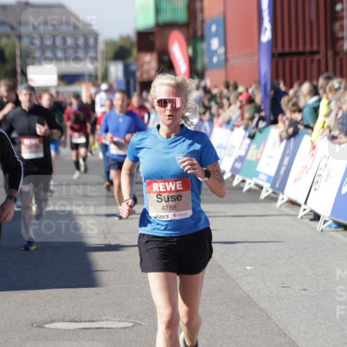 03.10.2025 - Köhlbrandbrückenlauf Jannik Wohlers http://msf.ph/oto/9070597 03.10.2025 13:14:36 Ziel 4259, 4400, 4424, 4509, 4684, 4692, 4788, 5132, 5249, 5782, 5805, 5902, 5903, 6316, 6448, 6849 meine-sportfotos.de