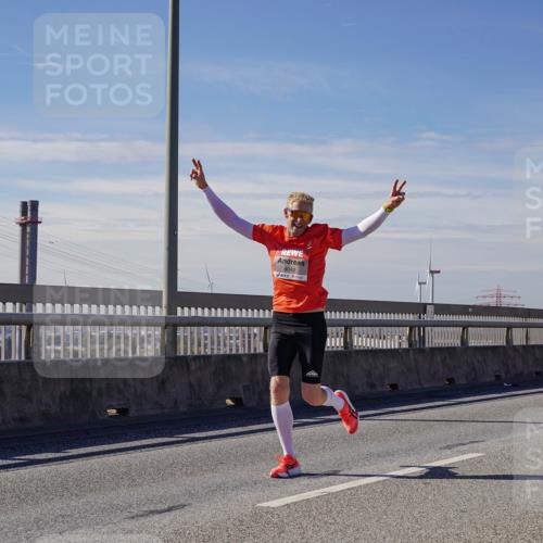 03.10.2025 - Köhlbrandbrückenlauf Michael Burmester http://msf.ph/oto/9070606 03.10.2025 12:34:47 Position 2 4040 meine-sportfotos.de