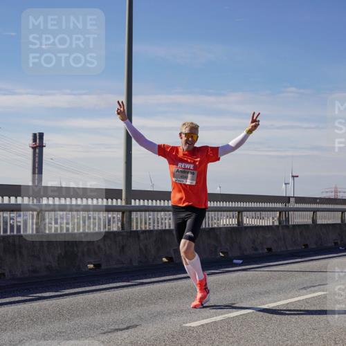 03.10.2025 - Köhlbrandbrückenlauf Michael Burmester http://msf.ph/oto/9070613 03.10.2025 12:34:47 Position 2 4040 meine-sportfotos.de