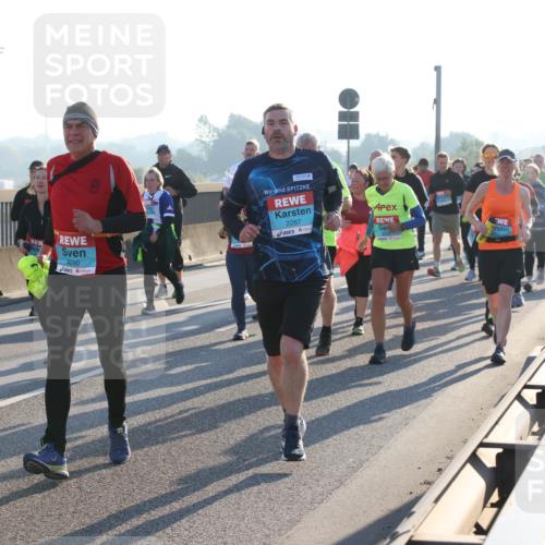 03.10.2025 - Köhlbrandbrückenlauf Lena Gebhardt http://msf.ph/oto/9070614 03.10.2025 09:24:26 Position 1 3031, 3030, 2287 meine-sportfotos.de