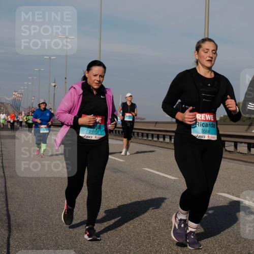 03.10.2025 - Köhlbrandbrückenlauf Fabian Wolf http://msf.ph/oto/9070621 03.10.2025 10:12:37 Position 3 2370, 3566, 3565 meine-sportfotos.de