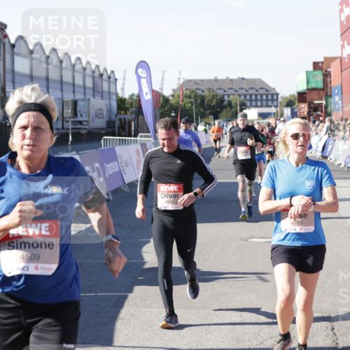 03.10.2025 - Köhlbrandbrückenlauf Jannik Wohlers http://msf.ph/oto/9070626 03.10.2025 13:14:37 Ziel 4259, 4400, 4424, 4509, 4684, 4692, 4788, 4869, 5132, 5249, 5782, 5805, 5902, 5903, 6316, 6448, 6849 meine-sportfotos.de