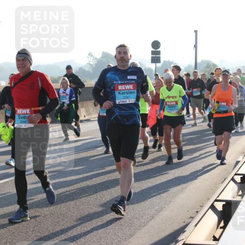 03.10.2025 - Köhlbrandbrückenlauf Lena Gebhardt http://msf.ph/oto/9070633 03.10.2025 09:24:26 Position 1 31, 3030, 2287, 2742 meine-sportfotos.de