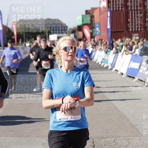 03.10.2025 - Köhlbrandbrückenlauf Jannik Wohlers http://msf.ph/oto/9070643 03.10.2025 13:14:38 Ziel 4259, 4400, 4424, 4509, 4684, 4692, 4788, 4869, 5249, 5782, 5805, 5902, 5903, 6316, 6448, 6849 meine-sportfotos.de