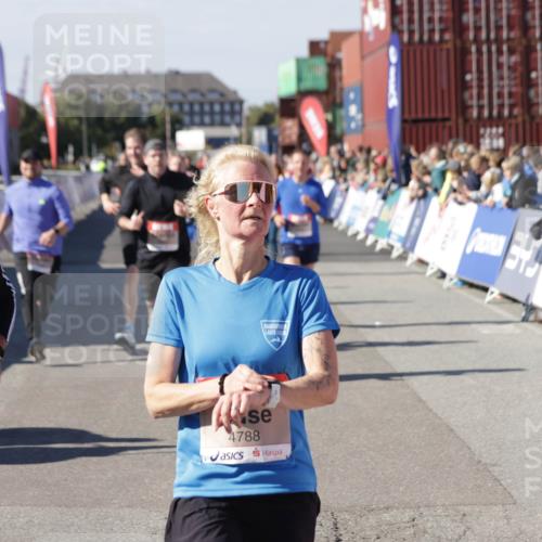 03.10.2025 - Köhlbrandbrückenlauf Jannik Wohlers http://msf.ph/oto/9070647 03.10.2025 13:14:38 Ziel 4259, 4400, 4424, 4509, 4684, 4692, 4788, 4869, 5249, 5782, 5805, 5902, 5903, 6316, 6448, 6849 meine-sportfotos.de