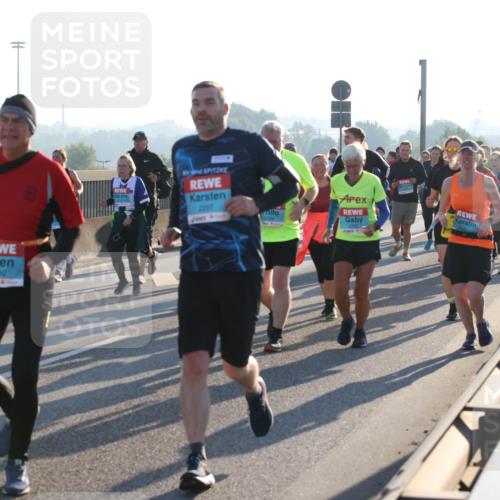 03.10.2025 - Köhlbrandbrückenlauf Lena Gebhardt http://msf.ph/oto/9070649 03.10.2025 09:24:26 Position 1 3030, 2287 meine-sportfotos.de