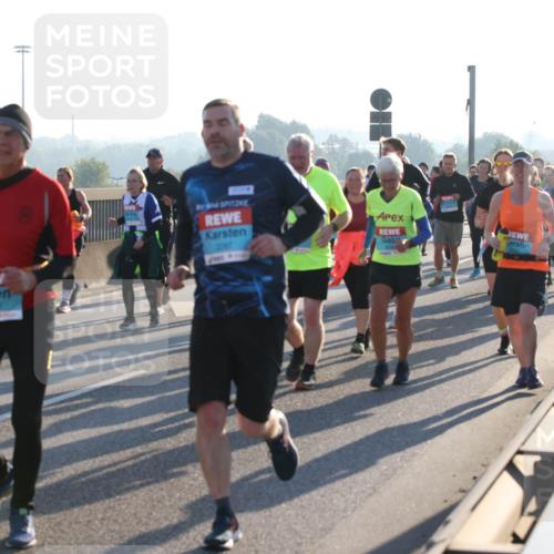 03.10.2025 - Köhlbrandbrückenlauf Lena Gebhardt http://msf.ph/oto/9070652 03.10.2025 09:24:26 Position 1 2000 meine-sportfotos.de