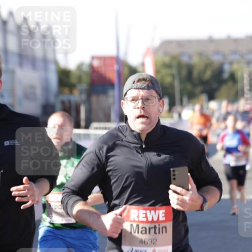 03.10.2025 - Köhlbrandbrückenlauf Jannik Wohlers http://msf.ph/oto/9070654 03.10.2025 13:14:41 Ziel 4202, 4259, 4424, 4509, 4533, 4684, 4692, 4788, 4869, 5249, 5682, 5686, 5711, 5782, 6316, 6448, 6849 meine-sportfotos.de