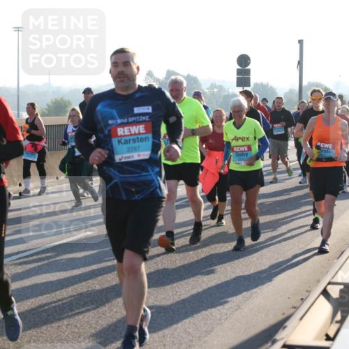 03.10.2025 - Köhlbrandbrückenlauf Lena Gebhardt http://msf.ph/oto/9070671 03.10.2025 09:24:26 Position 1 2030, 2287, 6 meine-sportfotos.de