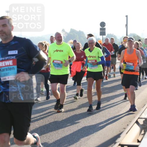 03.10.2025 - Köhlbrandbrückenlauf Lena Gebhardt http://msf.ph/oto/9070702 03.10.2025 09:24:27 Position 1 2287 meine-sportfotos.de