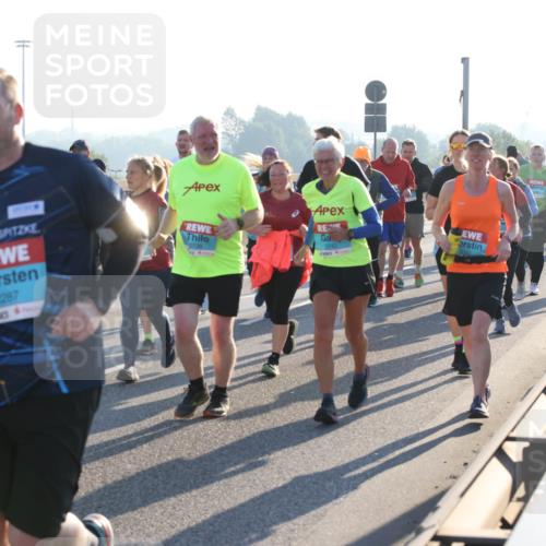 03.10.2025 - Köhlbrandbrückenlauf Lena Gebhardt http://msf.ph/oto/9070706 03.10.2025 09:24:27 Position 1 2287, 2739, 2742 meine-sportfotos.de