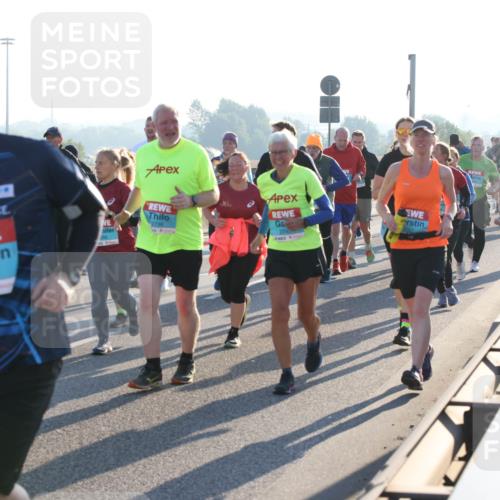 03.10.2025 - Köhlbrandbrückenlauf Lena Gebhardt http://msf.ph/oto/9070716 03.10.2025 09:24:27 Position 1 2287, 2739, 274, 6 meine-sportfotos.de