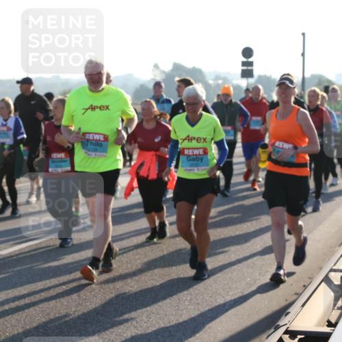 03.10.2025 - Köhlbrandbrückenlauf Lena Gebhardt http://msf.ph/oto/9070732 03.10.2025 09:24:28 Position 1  meine-sportfotos.de