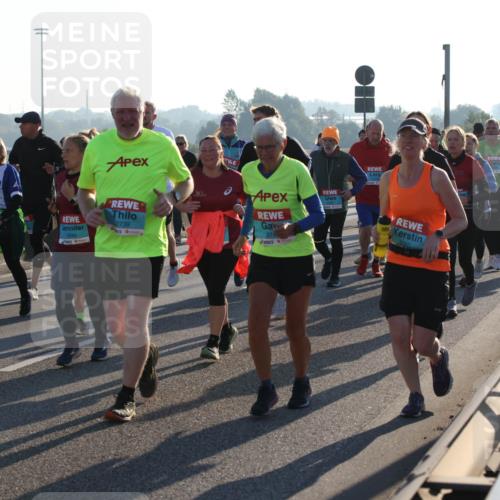 03.10.2025 - Köhlbrandbrückenlauf Lena Gebhardt http://msf.ph/oto/9070750 03.10.2025 09:24:28 Position 1 3240, 2739, 2187, 274, 2065 meine-sportfotos.de
