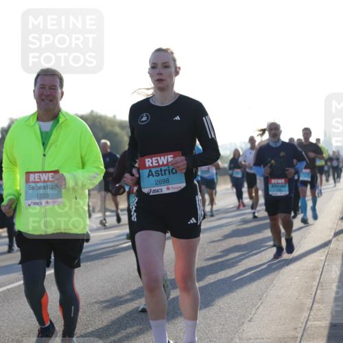 03.10.2025 - Köhlbrandbrückenlauf Jannik Wohlers http://msf.ph/oto/9070765 03.10.2025 09:17:40 Position 3 1228, 1220, 2698 meine-sportfotos.de