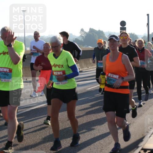 03.10.2025 - Köhlbrandbrückenlauf Lena Gebhardt http://msf.ph/oto/9070768 03.10.2025 09:24:28 Position 1 2739 meine-sportfotos.de