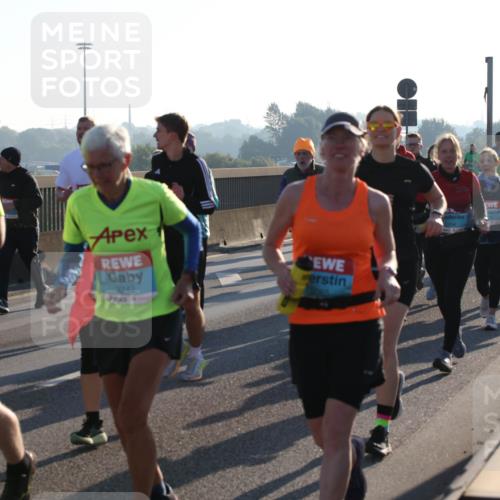 03.10.2025 - Köhlbrandbrückenlauf Lena Gebhardt http://msf.ph/oto/9070779 03.10.2025 09:24:29 Position 1 2739, 2742 meine-sportfotos.de