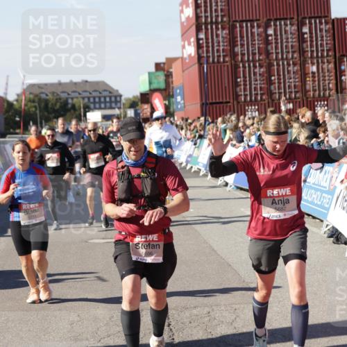 03.10.2025 - Köhlbrandbrückenlauf Jannik Wohlers http://msf.ph/oto/9070781 03.10.2025 13:14:46 Ziel 4202, 4224, 4424, 4533, 4684, 4692, 4788, 4869, 4890, 5249, 5525, 5535, 5682, 5686, 5711, 5760, 5761, 5814, 6316, 6344, 6448, 6849 meine-sportfotos.de