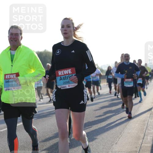 03.10.2025 - Köhlbrandbrückenlauf Jannik Wohlers http://msf.ph/oto/9070784 03.10.2025 09:17:40 Position 3 1220, 2698 meine-sportfotos.de