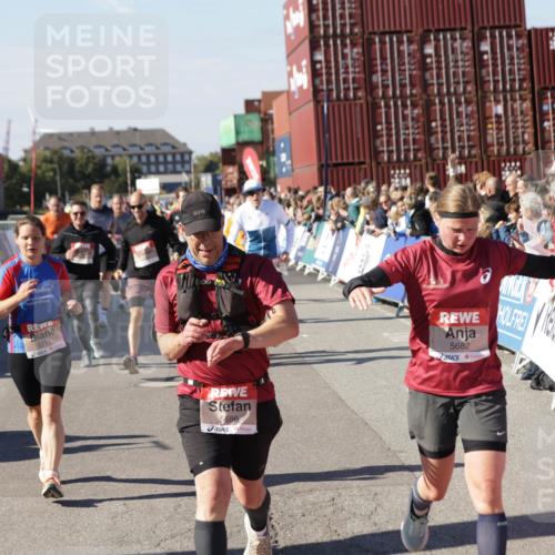 03.10.2025 - Köhlbrandbrückenlauf Jannik Wohlers http://msf.ph/oto/9070791 03.10.2025 13:14:46 Ziel 4202, 4224, 4424, 4533, 4684, 4692, 4788, 4869, 4890, 5249, 5525, 5535, 5682, 5686, 5711, 5760, 5761, 5814, 6316, 6344, 6448, 6849 meine-sportfotos.de