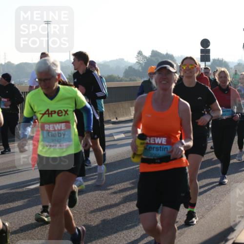 03.10.2025 - Köhlbrandbrückenlauf Lena Gebhardt http://msf.ph/oto/9070796 03.10.2025 09:24:29 Position 1 739, 2742, 6, 2065 meine-sportfotos.de
