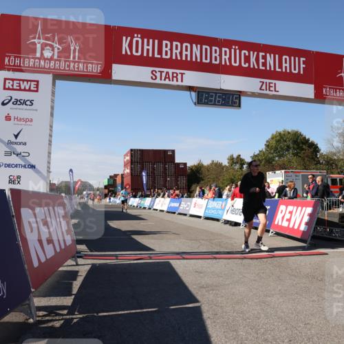 03.10.2025 - Köhlbrandbrückenlauf Lena Gebhardt http://msf.ph/oto/9070800 03.10.2025 13:36:15 Ziel 5045, 5158, 5219, 6670 meine-sportfotos.de