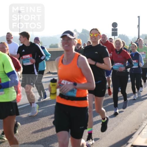 03.10.2025 - Köhlbrandbrückenlauf Lena Gebhardt http://msf.ph/oto/9070801 03.10.2025 09:24:29 Position 1 5 meine-sportfotos.de