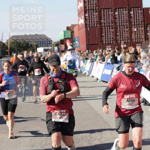 03.10.2025 - Köhlbrandbrückenlauf Jannik Wohlers http://msf.ph/oto/9070803 03.10.2025 13:14:46 Ziel 4202, 4224, 4424, 4533, 4684, 4692, 4788, 4869, 4890, 5249, 5525, 5535, 5682, 5686, 5711, 5760, 5761, 5814, 6316, 6344, 6448, 6849 meine-sportfotos.de