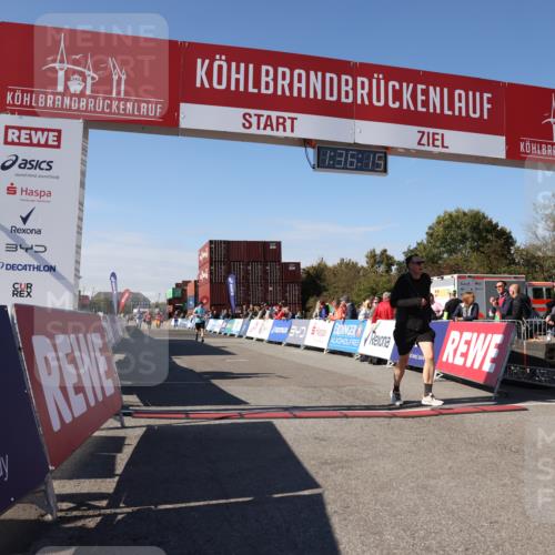 03.10.2025 - Köhlbrandbrückenlauf Lena Gebhardt http://msf.ph/oto/9070815 03.10.2025 13:36:15 Ziel 5045, 5158, 5219, 6670 meine-sportfotos.de