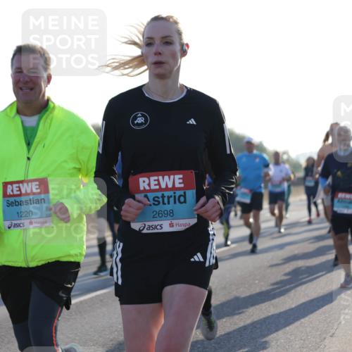 03.10.2025 - Köhlbrandbrückenlauf Jannik Wohlers http://msf.ph/oto/9070818 03.10.2025 09:17:40 Position 3 1220, 2698 meine-sportfotos.de