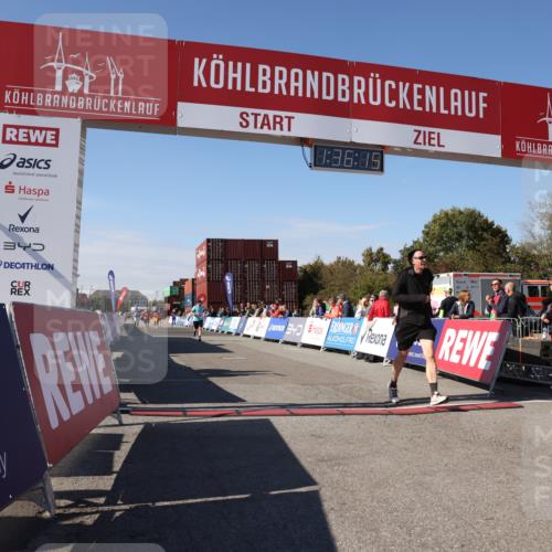 03.10.2025 - Köhlbrandbrückenlauf Lena Gebhardt http://msf.ph/oto/9070825 03.10.2025 13:36:15 Ziel 5045, 5158, 5219, 6670 meine-sportfotos.de
