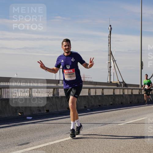 03.10.2025 - Köhlbrandbrückenlauf Michael Burmester http://msf.ph/oto/9070826 03.10.2025 12:35:17 Position 2 4104 meine-sportfotos.de