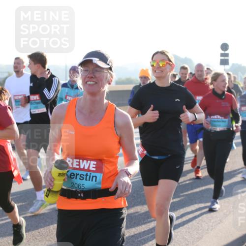 03.10.2025 - Köhlbrandbrückenlauf Lena Gebhardt http://msf.ph/oto/9070834 03.10.2025 09:24:29 Position 1 2742, 2065 meine-sportfotos.de