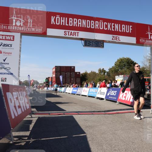 03.10.2025 - Köhlbrandbrückenlauf Lena Gebhardt http://msf.ph/oto/9070837 03.10.2025 13:36:16 Ziel 5045, 5158, 5219, 6670 meine-sportfotos.de