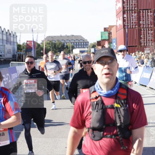 03.10.2025 - Köhlbrandbrückenlauf Jannik Wohlers http://msf.ph/oto/9070843 03.10.2025 13:14:48 Ziel 4202, 4224, 4424, 4533, 4692, 4869, 4890, 5525, 5535, 5682, 5686, 5711, 5760, 5761, 5814, 6316, 6344, 6448, 6849 meine-sportfotos.de