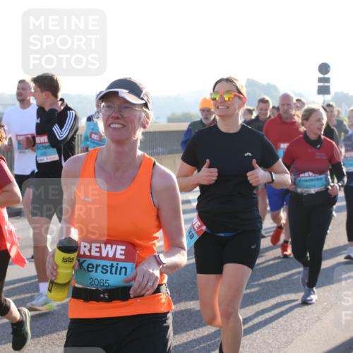 03.10.2025 - Köhlbrandbrückenlauf Lena Gebhardt http://msf.ph/oto/9070845 03.10.2025 09:24:29 Position 1 2065 meine-sportfotos.de