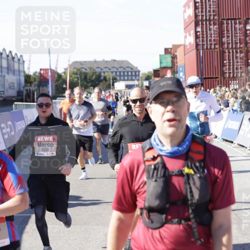 03.10.2025 - Köhlbrandbrückenlauf Jannik Wohlers http://msf.ph/oto/9070846 03.10.2025 13:14:48 Ziel 4202, 4224, 4424, 4533, 4692, 4869, 4890, 5525, 5535, 5682, 5686, 5711, 5760, 5761, 5814, 6316, 6344, 6448, 6849 meine-sportfotos.de