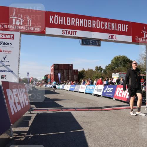 03.10.2025 - Köhlbrandbrückenlauf Lena Gebhardt http://msf.ph/oto/9070851 03.10.2025 13:36:16 Ziel 5045, 5158, 5219, 6670 meine-sportfotos.de