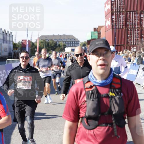 03.10.2025 - Köhlbrandbrückenlauf Jannik Wohlers http://msf.ph/oto/9070856 03.10.2025 13:14:48 Ziel 4202, 4224, 4424, 4533, 4692, 4869, 4890, 5525, 5535, 5682, 5686, 5711, 5760, 5761, 5814, 6316, 6344, 6448, 6849 meine-sportfotos.de