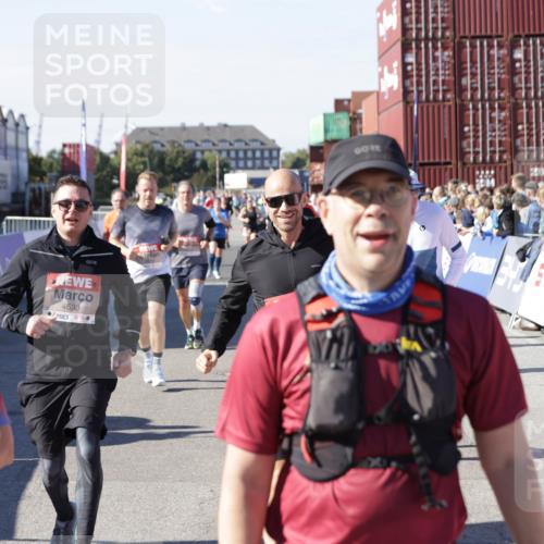 03.10.2025 - Köhlbrandbrückenlauf Jannik Wohlers http://msf.ph/oto/9070861 03.10.2025 13:14:48 Ziel 4202, 4224, 4424, 4533, 4692, 4869, 4890, 5525, 5535, 5682, 5686, 5711, 5760, 5761, 5814, 6316, 6344, 6448, 6849 meine-sportfotos.de