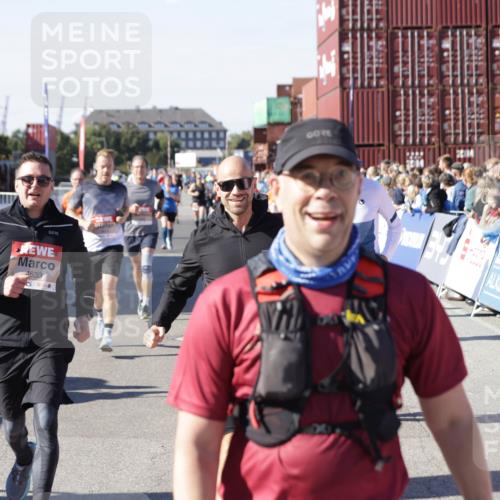 03.10.2025 - Köhlbrandbrückenlauf Jannik Wohlers http://msf.ph/oto/9070868 03.10.2025 13:14:48 Ziel 4202, 4224, 4424, 4533, 4692, 4869, 4890, 5525, 5535, 5682, 5686, 5711, 5760, 5761, 5814, 6316, 6344, 6448, 6849 meine-sportfotos.de