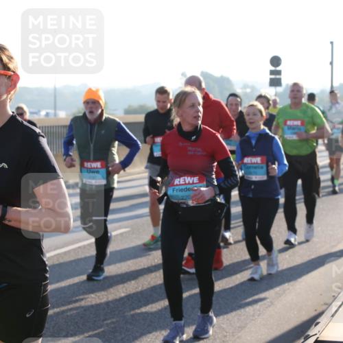 03.10.2025 - Köhlbrandbrückenlauf Lena Gebhardt http://msf.ph/oto/9070901 03.10.2025 09:24:30 Position 1 220 meine-sportfotos.de