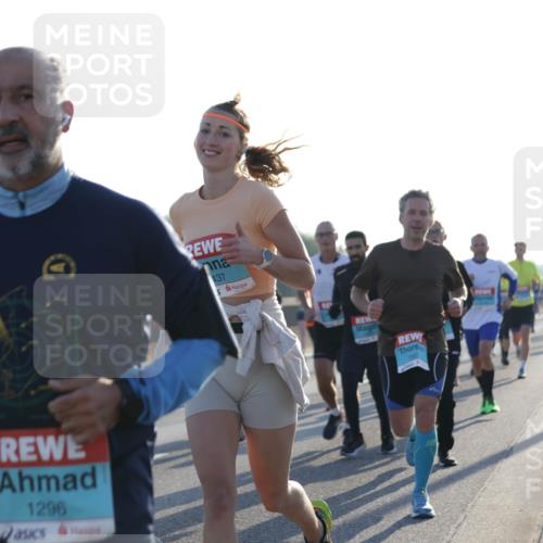03.10.2025 - Köhlbrandbrückenlauf Jannik Wohlers http://msf.ph/oto/9070919 03.10.2025 09:17:43 Position 3 1296, 437, 5 meine-sportfotos.de