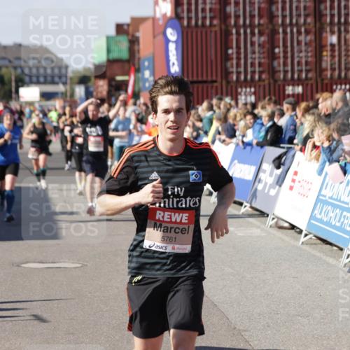 03.10.2025 - Köhlbrandbrückenlauf Jannik Wohlers http://msf.ph/oto/9070928 03.10.2025 13:14:51 Ziel 4202, 4224, 4406, 4533, 4869, 4890, 5054, 5525, 5535, 5682, 5686, 5711, 5760, 5761, 5814, 6017, 6293, 6316, 6344, 6448, 6815 meine-sportfotos.de