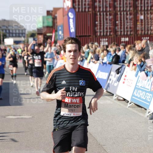 03.10.2025 - Köhlbrandbrückenlauf Jannik Wohlers http://msf.ph/oto/9070933 03.10.2025 13:14:52 Ziel 4202, 4224, 4232, 4406, 4533, 4869, 4890, 5054, 5525, 5535, 5682, 5686, 5711, 5760, 5761, 5814, 6017, 6129, 6293, 6344, 6815 meine-sportfotos.de