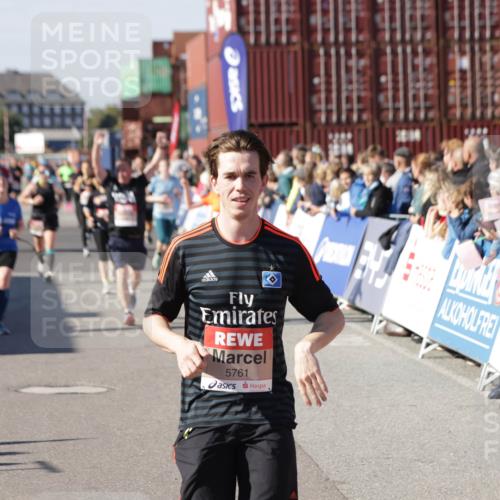 03.10.2025 - Köhlbrandbrückenlauf Jannik Wohlers http://msf.ph/oto/9070936 03.10.2025 13:14:52 Ziel 4202, 4224, 4232, 4406, 4533, 4869, 4890, 5054, 5525, 5535, 5682, 5686, 5711, 5760, 5761, 5814, 6017, 6129, 6293, 6344, 6815 meine-sportfotos.de