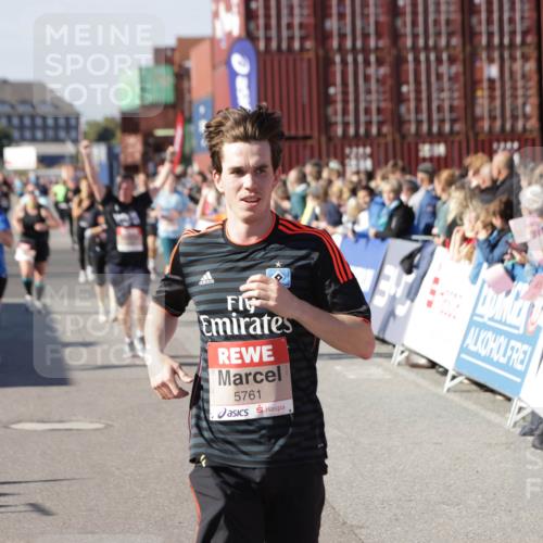 03.10.2025 - Köhlbrandbrückenlauf Jannik Wohlers http://msf.ph/oto/9070951 03.10.2025 13:14:52 Ziel 4202, 4224, 4232, 4406, 4533, 4869, 4890, 5054, 5525, 5535, 5682, 5686, 5711, 5760, 5761, 5814, 6017, 6129, 6293, 6344, 6815 meine-sportfotos.de